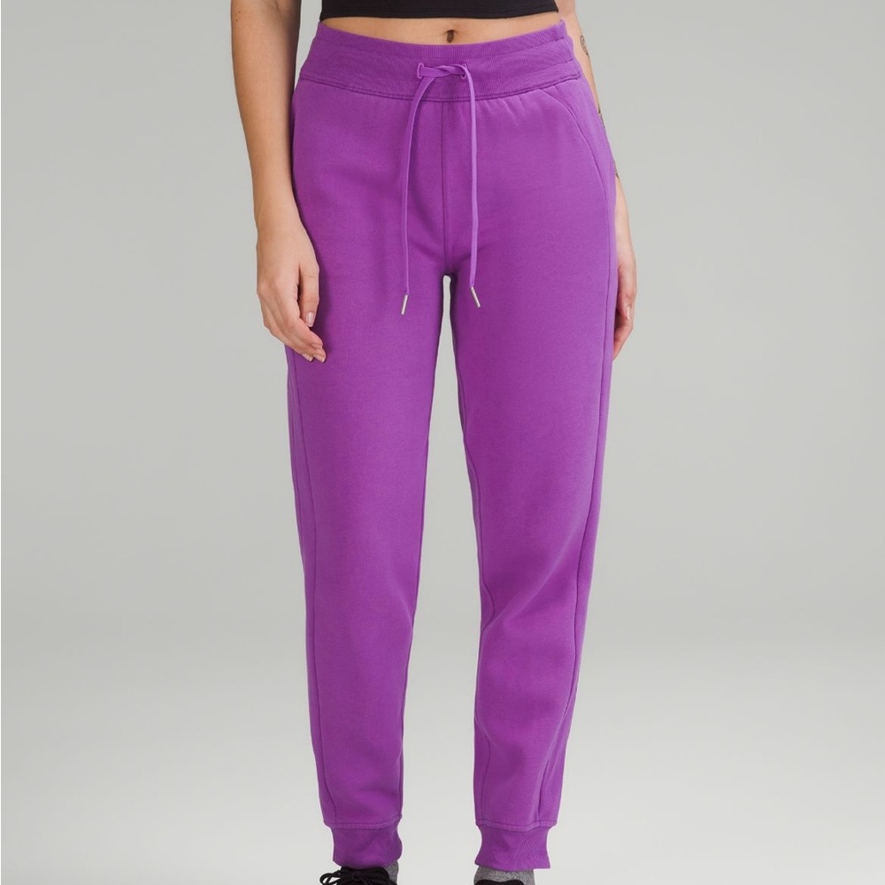 LULULEMON scuba joggers in moonlit magenta